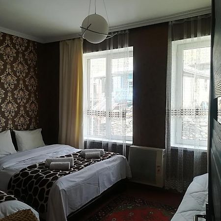 Nikoloz Guesthouse Kazbegi Bagian luar foto