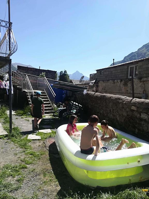 Nikoloz Guesthouse Kazbegi Bagian luar foto
