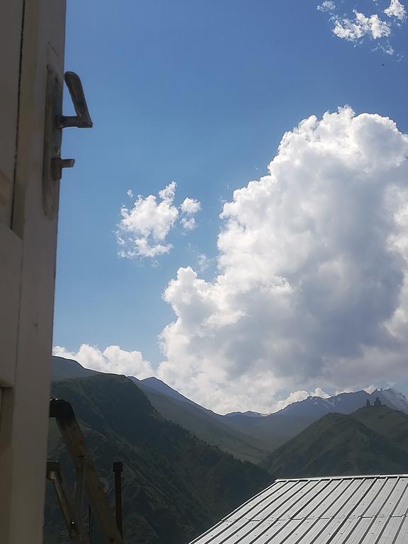 Nikoloz Guesthouse Kazbegi Bagian luar foto