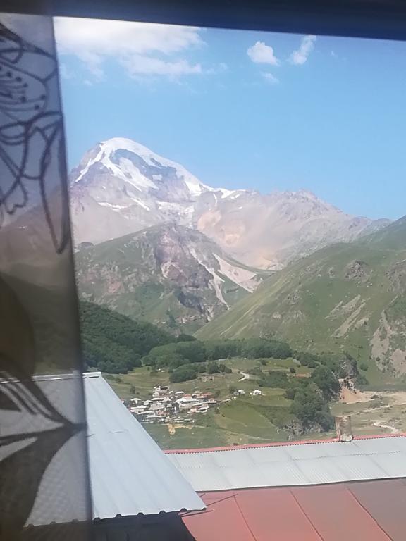 Nikoloz Guesthouse Kazbegi Bagian luar foto
