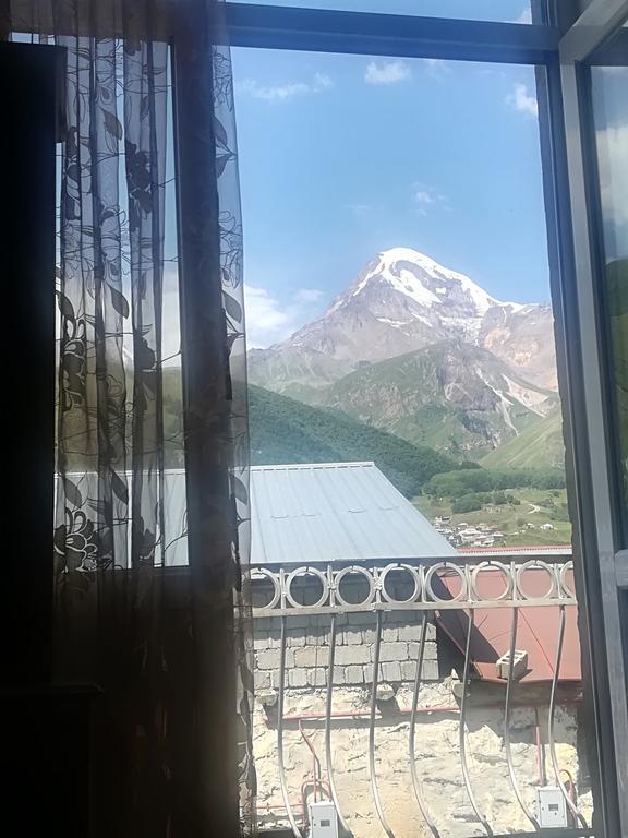 Nikoloz Guesthouse Kazbegi Bagian luar foto