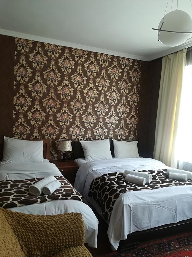 Nikoloz Guesthouse Kazbegi Bagian luar foto