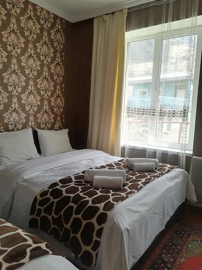 Nikoloz Guesthouse Kazbegi Bagian luar foto