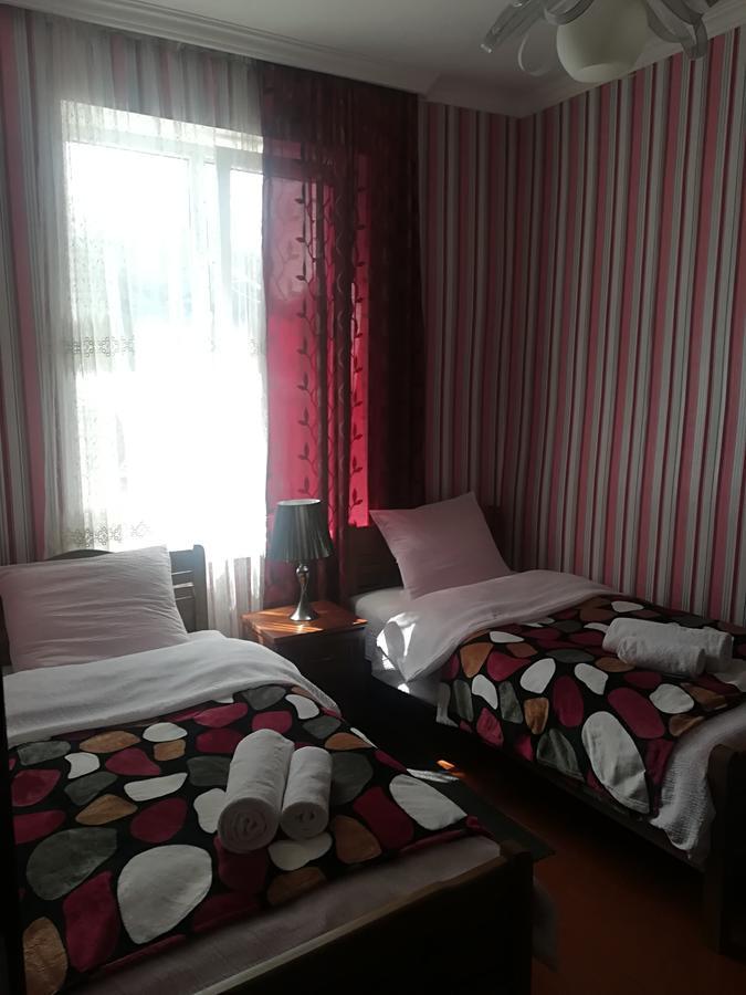Nikoloz Guesthouse Kazbegi Bagian luar foto