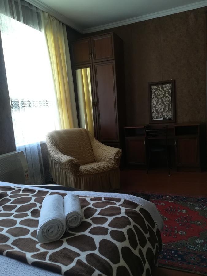 Nikoloz Guesthouse Kazbegi Bagian luar foto