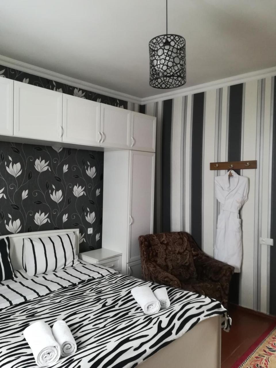 Nikoloz Guesthouse Kazbegi Bagian luar foto