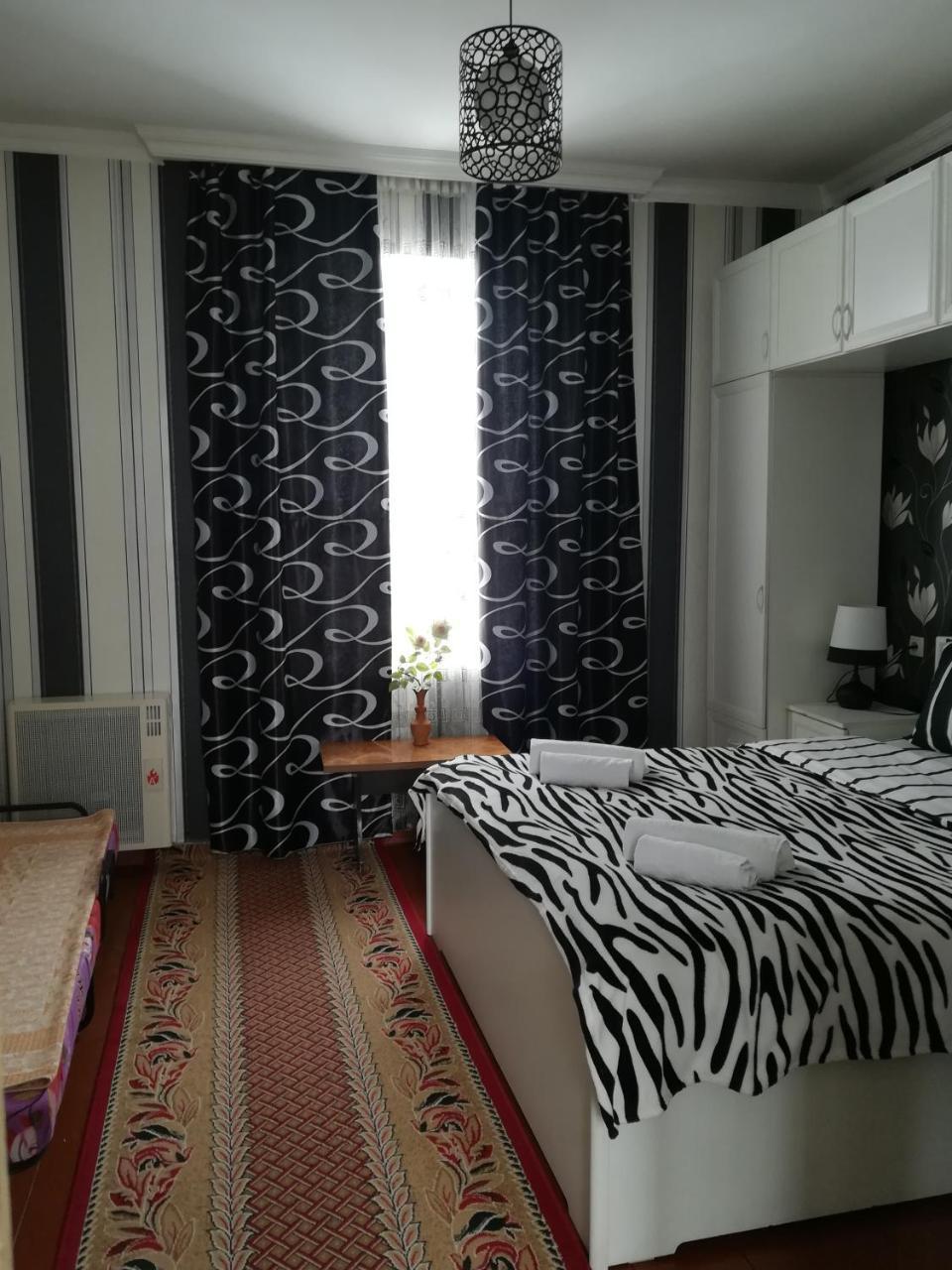 Nikoloz Guesthouse Kazbegi Bagian luar foto